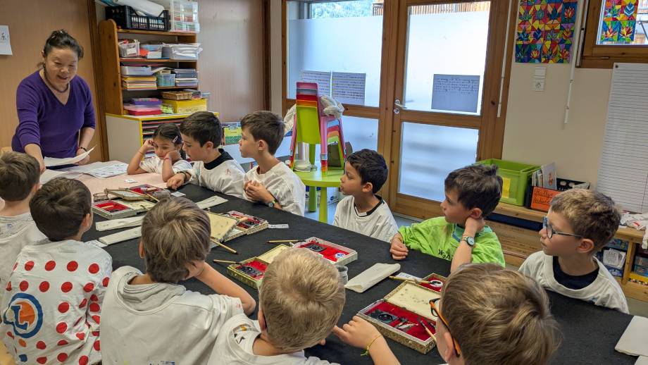 Atelier de calligraphie des élèves de l'école des Éterlous des 22 et 23/05/2025 - Marie-Anaïs Lien