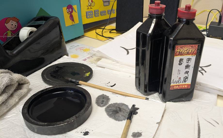 Atelier de calligraphie des élèves de l'école des Éterlous des 22 et 23/05/2025 - Marie-Anaïs Lien