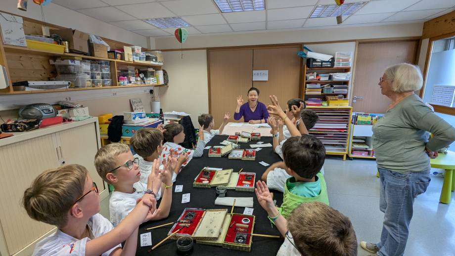 Atelier de calligraphie des élèves de l'école des Éterlous des 22 et 23/05/2025 - Marie-Anaïs Lien