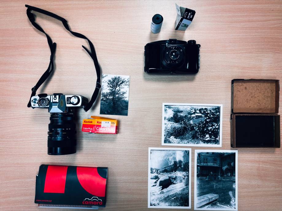 Appareils et tirages photo montrés aux élèves – Margaux Meurisse