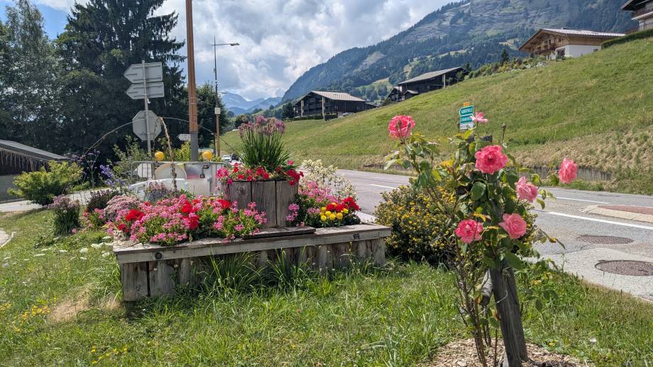 Praz, un village joliment fleuri aux entrées, dans le centre et aux alentours - Marie-Anaïs Lien