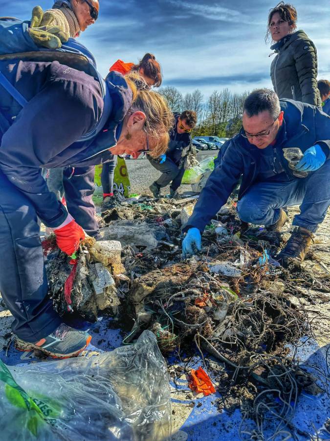 Opération Nettoyage de printemps avec des associations, des habitants et des élus ! - Praz-sur-Arly Tourisme