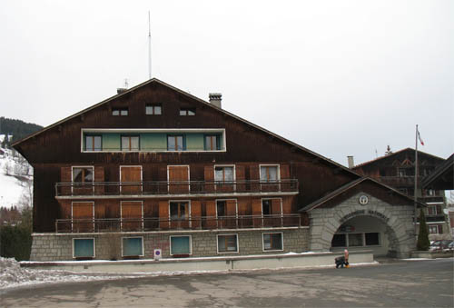 L'actuelle gendarmerie dans le centre de Megève, en décembre 2009 - ?