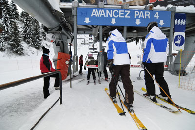 Skieurs sur le domaine skiable du Val d'Arly le 8 janvier 2010