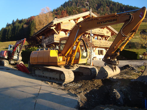 Route des Thouvassières en travaux début novembre 2010 : prolongation des réseaux d'eau potable et d'assainissement