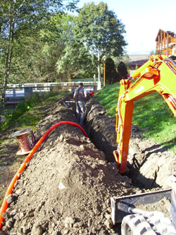 Éclairage en cours d'installation sur les berges de l'Arly depuis la mi-septembre 2011