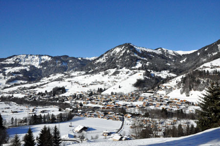 Village de Praz-sur-Arly sous la neige