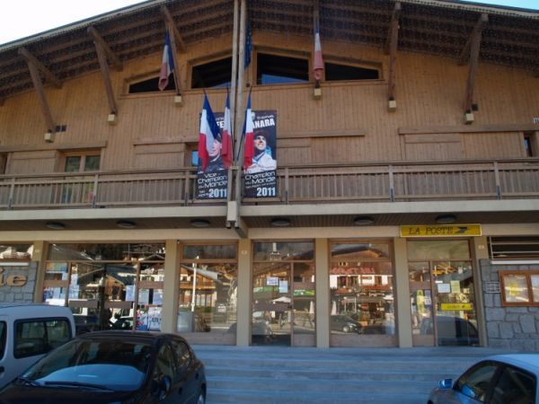 Bâtiment principal de la mairie de Praz-sur-Arly en 2012