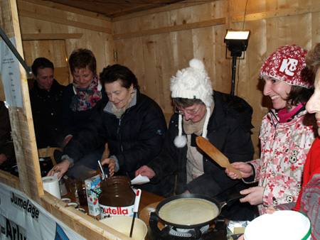 Vente de crêpes au profit du jumelage, réalisée en 2012