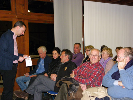Le 8 janvier 2013, réunion publique pour confier un laisser-passer aux riverains des Thouvassières durant le tournage d'un film de Claude Lelouche