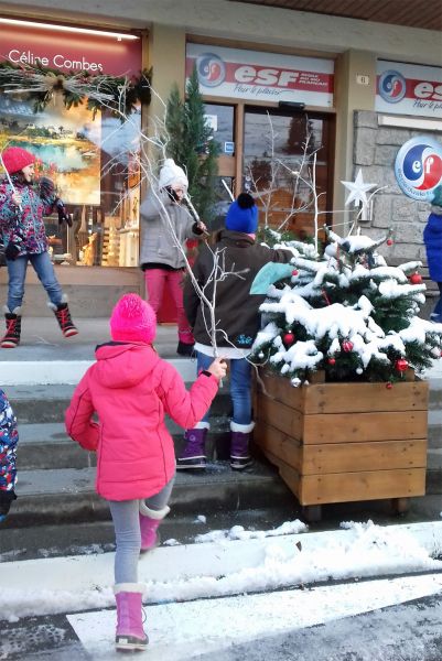 Décoration de Noël réalisée par des enfants du périscolaire pour décembre 2018