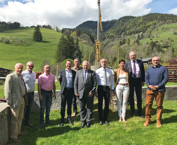 Le préfet de Haute-Savoie, Pierre Lambert, le sous-préfet, Bruno Charlot, et le directeur de la DDT, Francis Charpentier, ont rendu visite aux élus de Praz en mai 2019. - Patrice Blanc-Gonnet