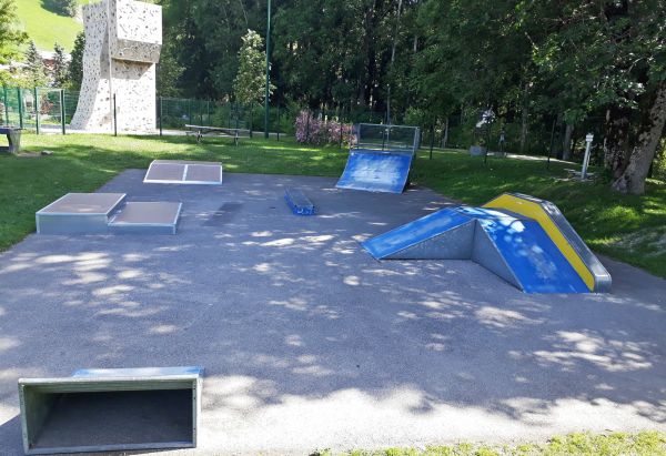 Modules de skatepark installés à l'aire de jeux des Belles et ouverts au public le 26 juin 2019