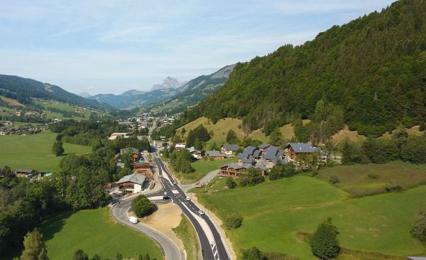 Vue aérienne de Praz, entre le rond-point des Rafforts et la route de Cassioz en 2019