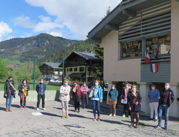 Réunion sur le Covid-19 organisée à l'école des Éterlous fin avril 2020, avec les élus, le corps enseignant, les Atsem et le personnel du périscolaire