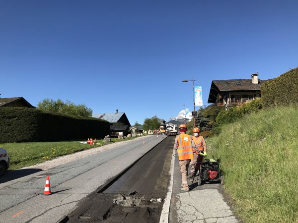 Rabotage et petits travaux de maçonnerie effectués par La Colas sur la RD 1212 la semaine du 5 mai 2020
