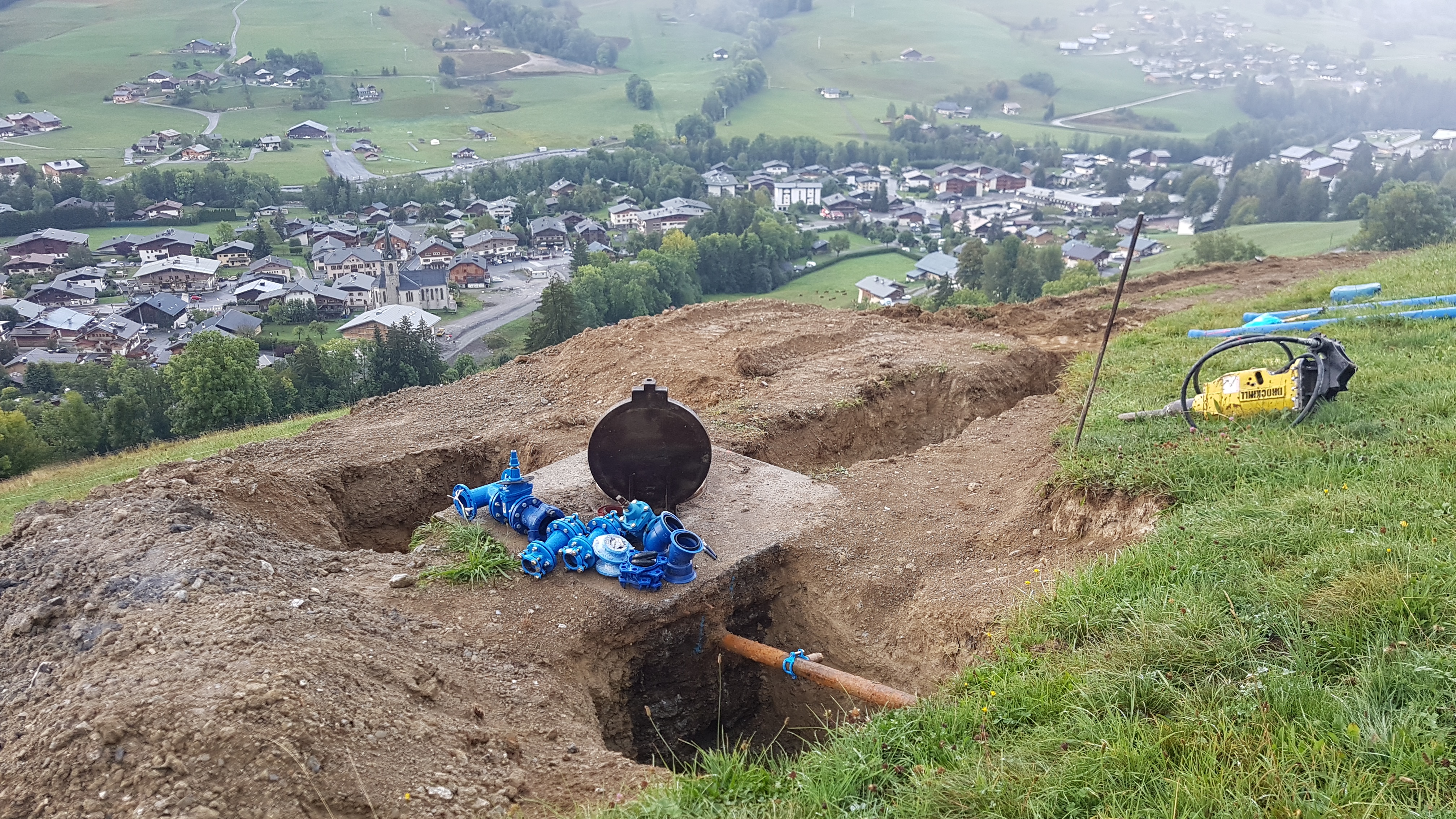 Remplacement d'une canalisation d'eau dans le hameau de Réon