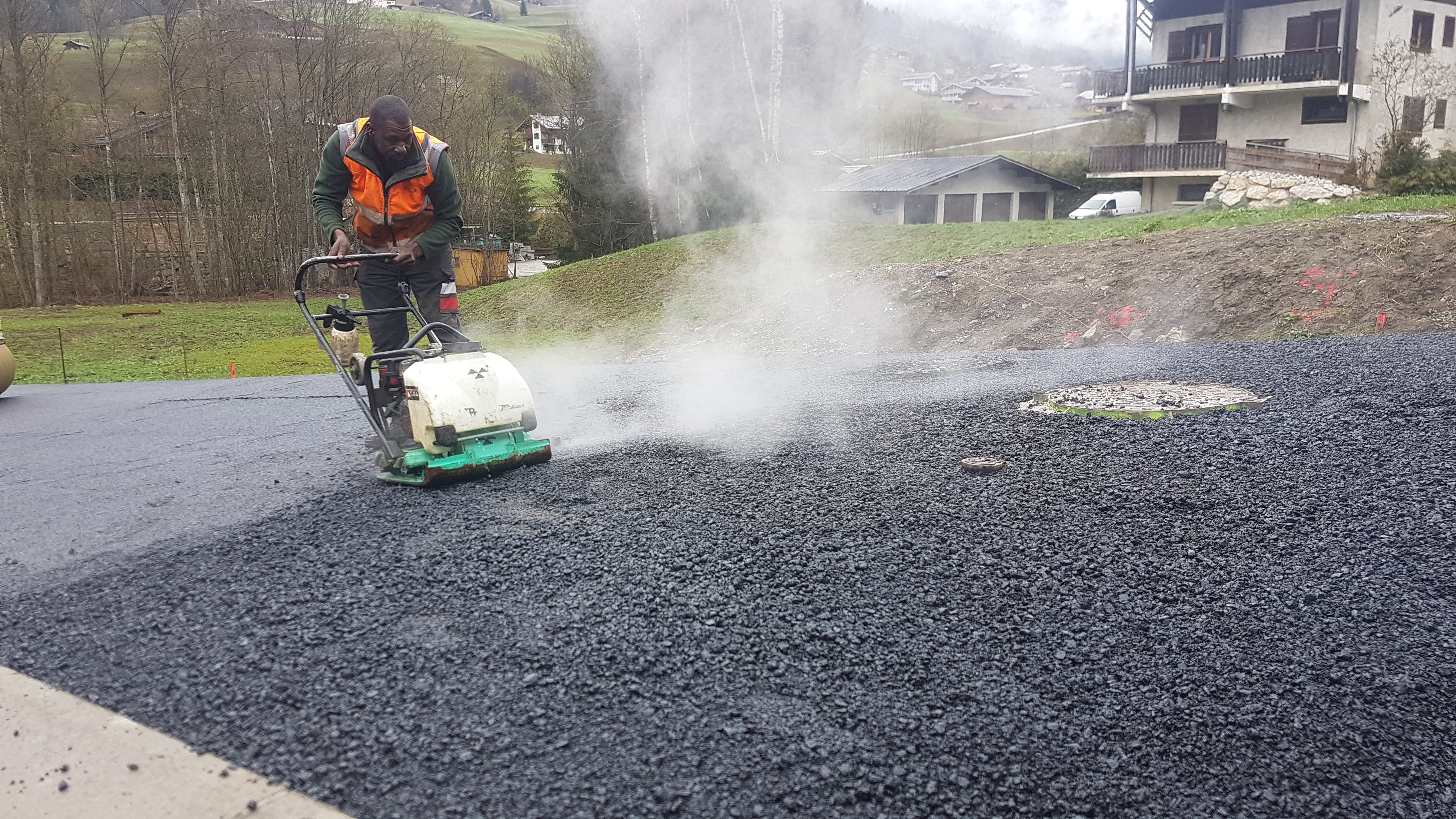 Goudronnage de l'allée Reine des Prés, le 27 avril 2021
