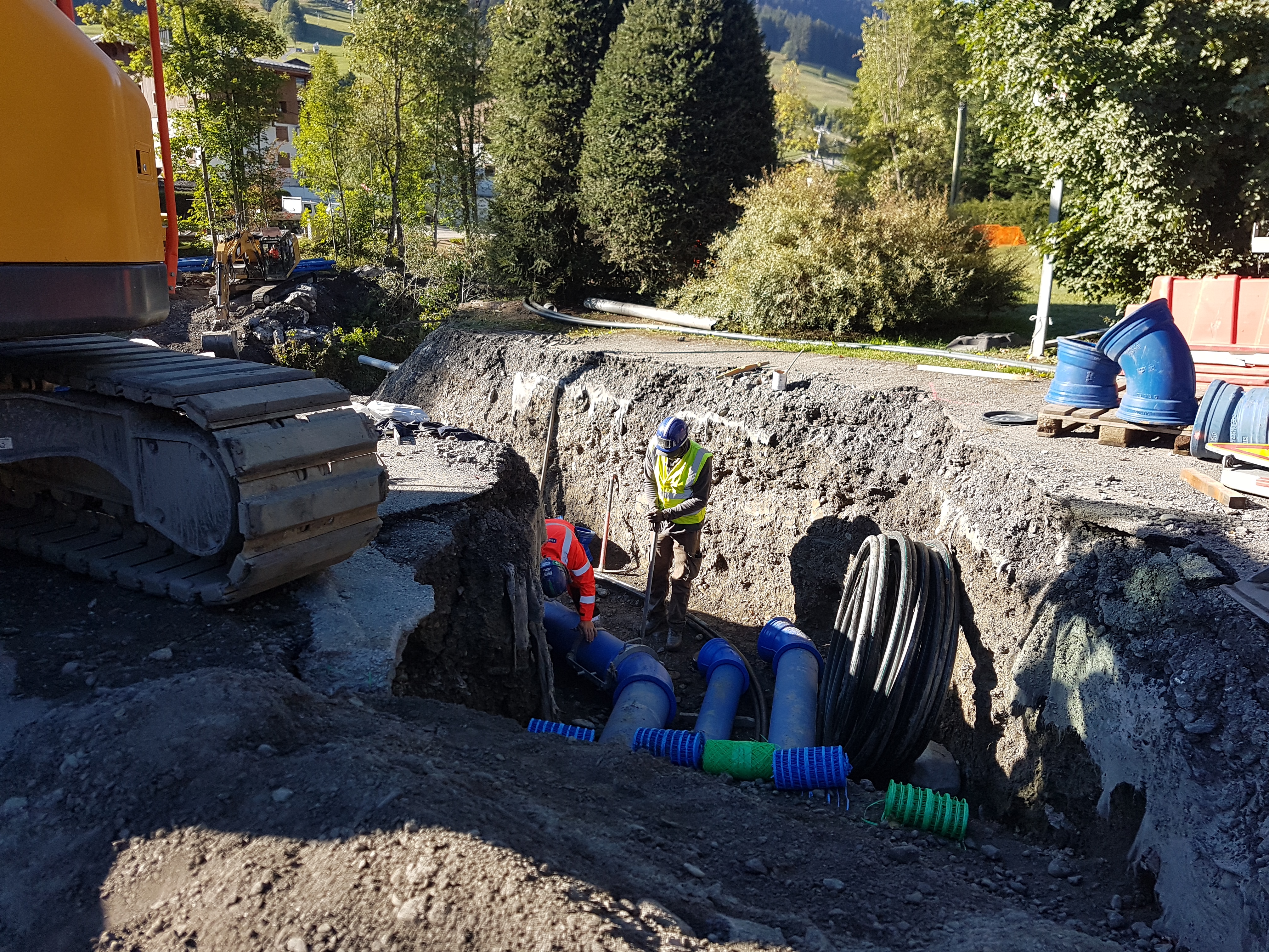 Installation de la nouvelle canalisation d’eau potable, vue depuis la route des Varins, en septembre 2022 - Marie-Anaïs Lien