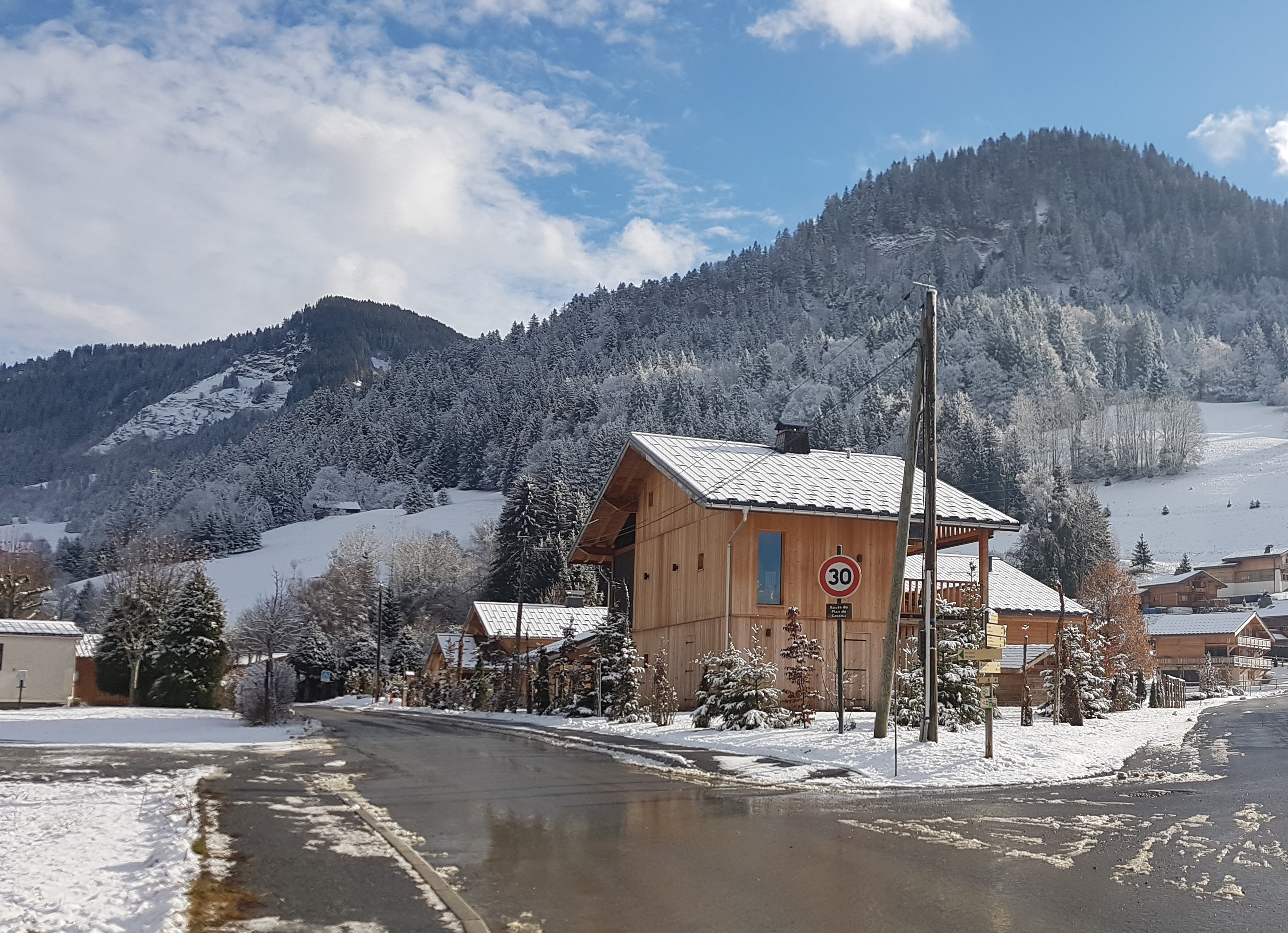 Vue sur la route du Plan de Cassioz en décembre 2022 - Marie-Anaïs Lien