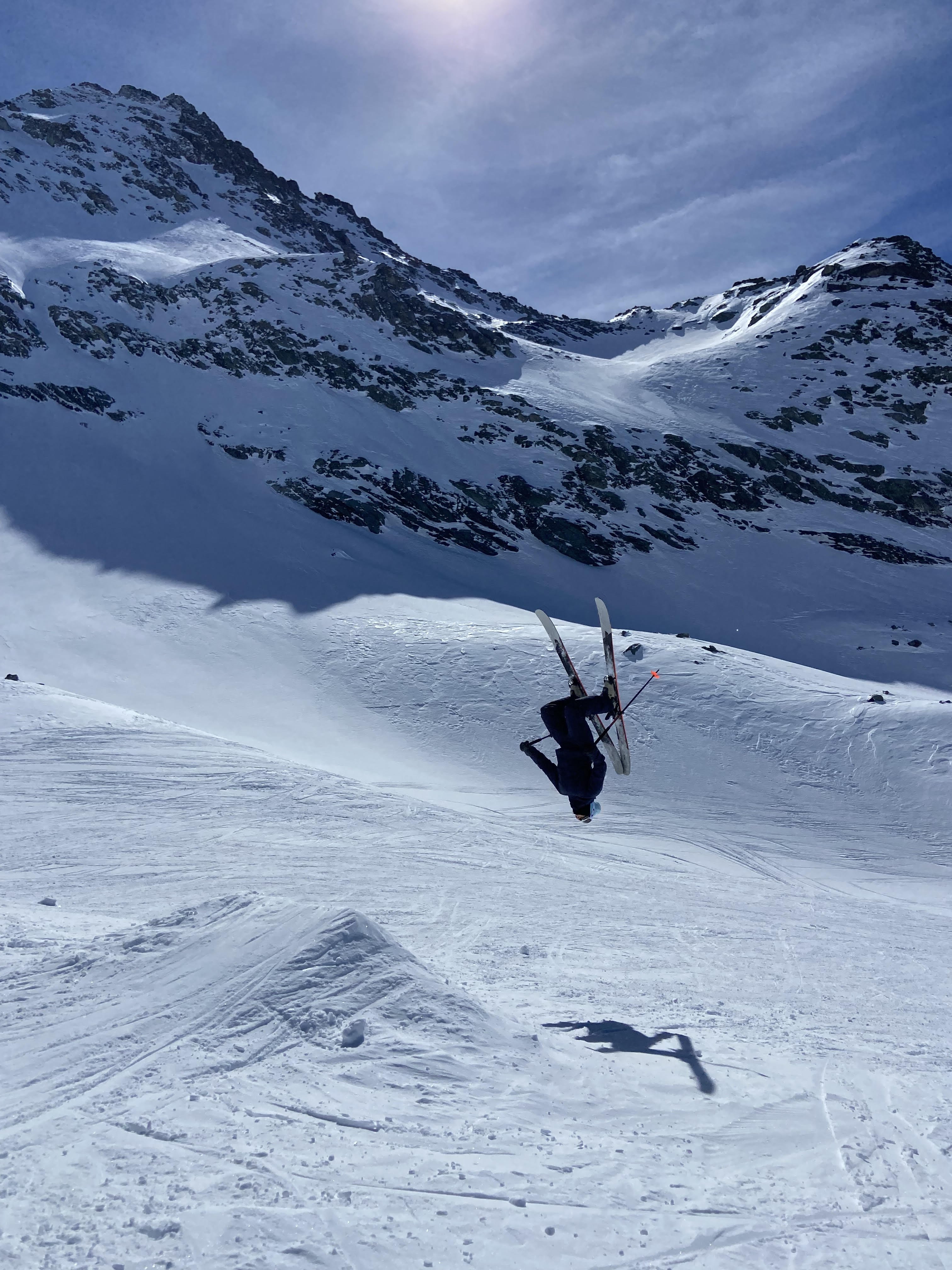 Le backflip de Charline à Valfréjus (course 3* en ski freeride 2023-2024) - Damien Ouvrier-Bonnaz