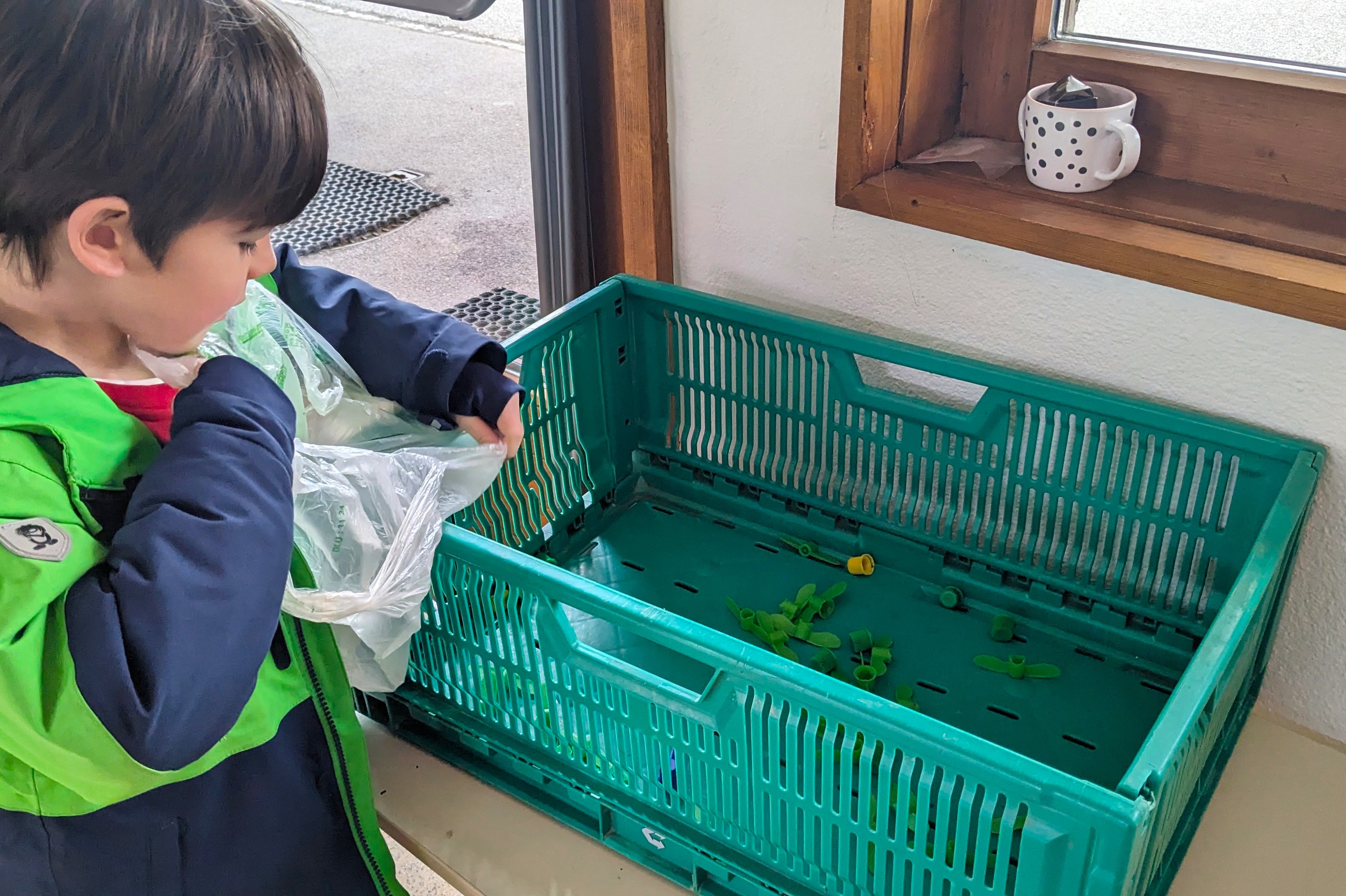 Collecte de bouchons pour l'association &quot;Bouchons 74&quot;, partenaire de l'école maternelle Saint-Joseph sur l'année 2023-2024 - Marie-Anaïs Lien