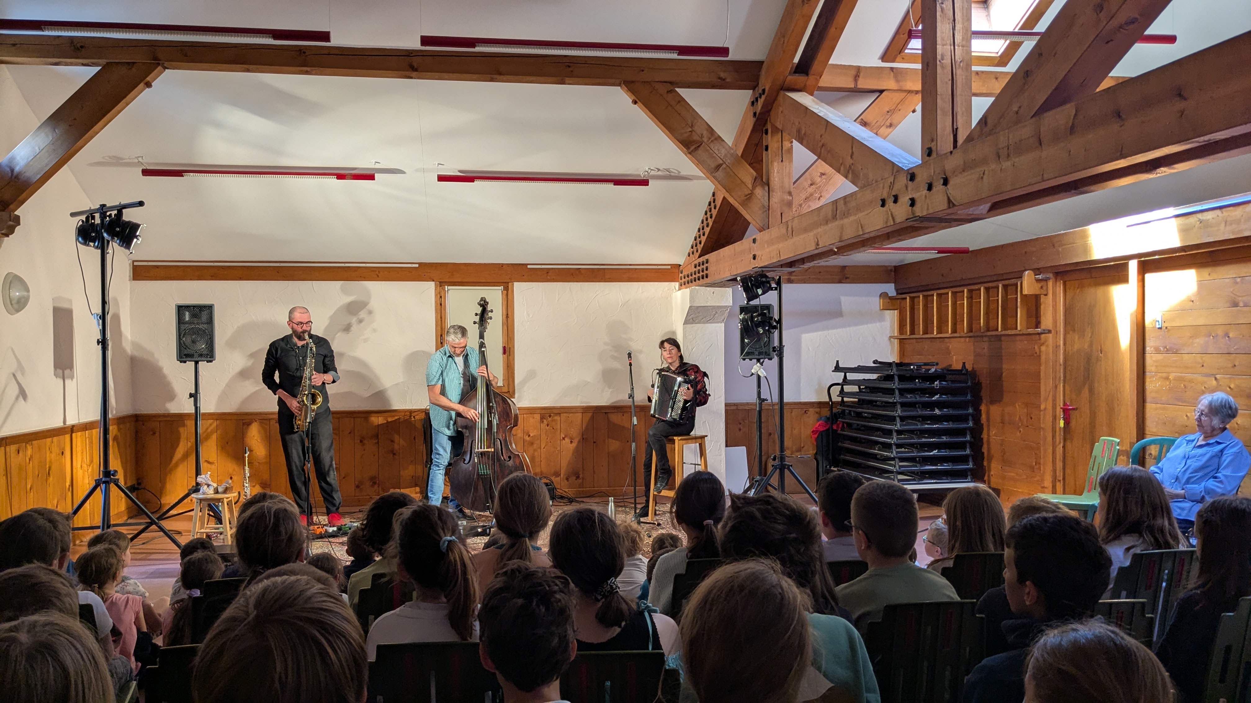 Spectacle &quot;Les histoires du vent dans les cordes&quot; de l'association L'Échelle bleue - Marie-Anaïs Lien