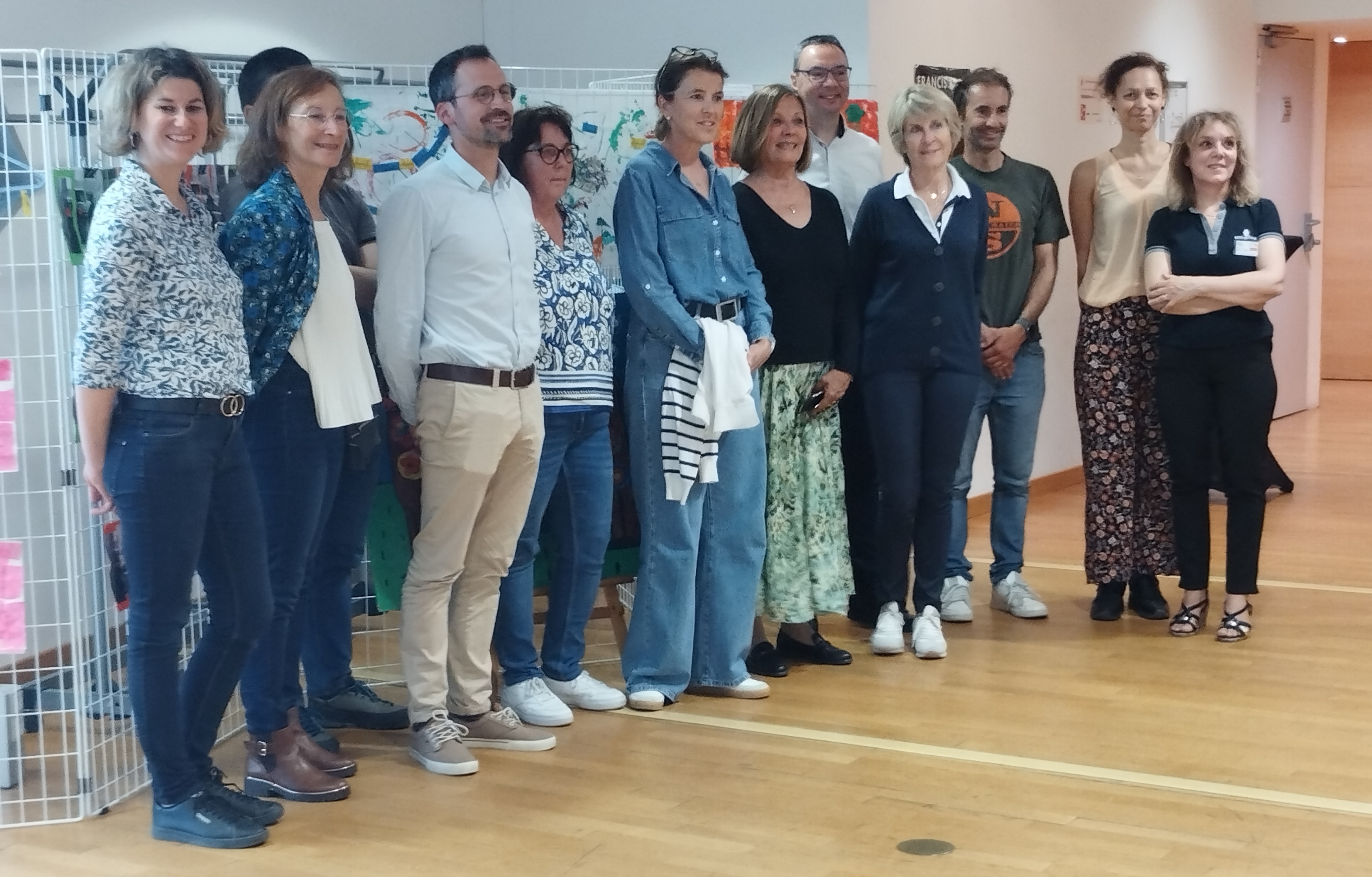 Les maires de Megève et de Praz-sur-Arly, Catherine Jullien-Brèches et Yann Jaccaz, ont remercié les équipes pédagogiques des écoles pralines ainsi que le personnel de Megève pour le travail accompli. © Christiane Pelloux