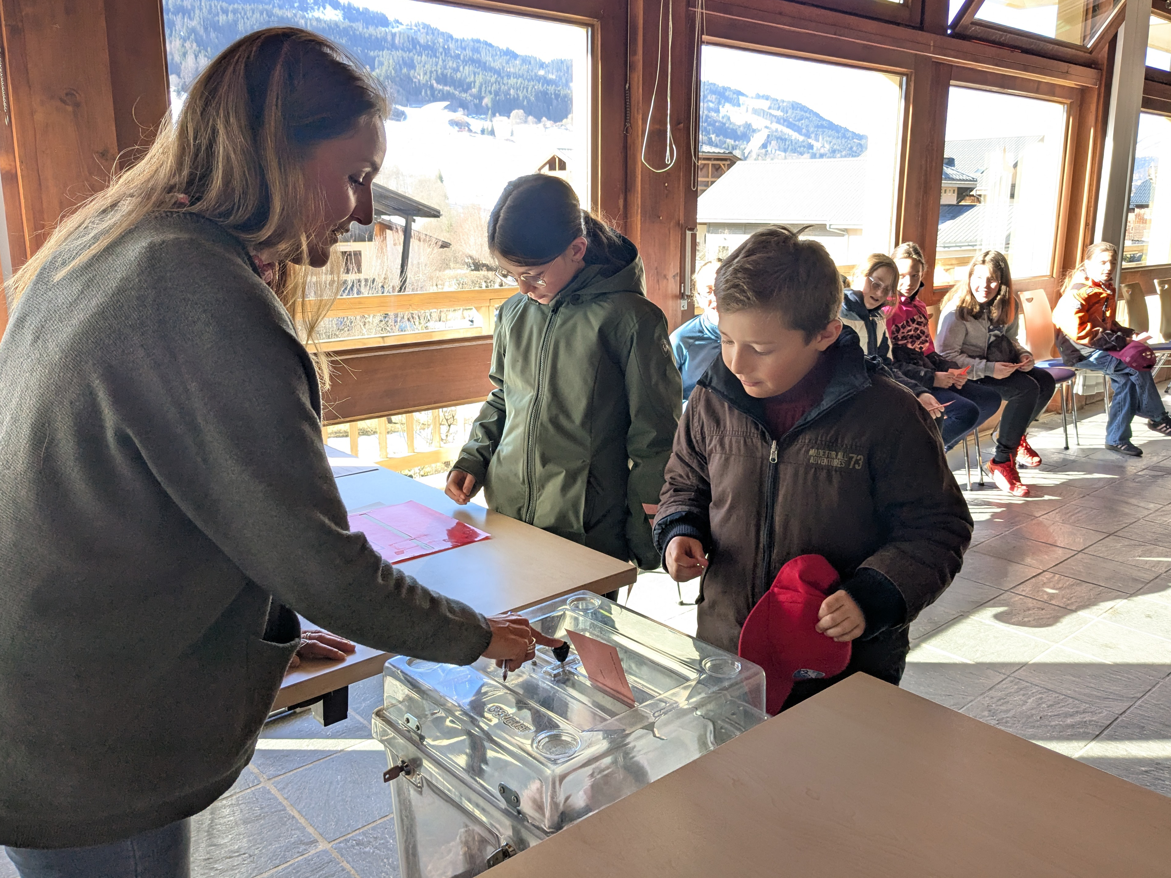Élections des élèves de l'école des Éterlous pour choisir entre une après-midi crêpes, JO ou création Pâques le 13/03/2026 - Marie-Anaïs Lien
