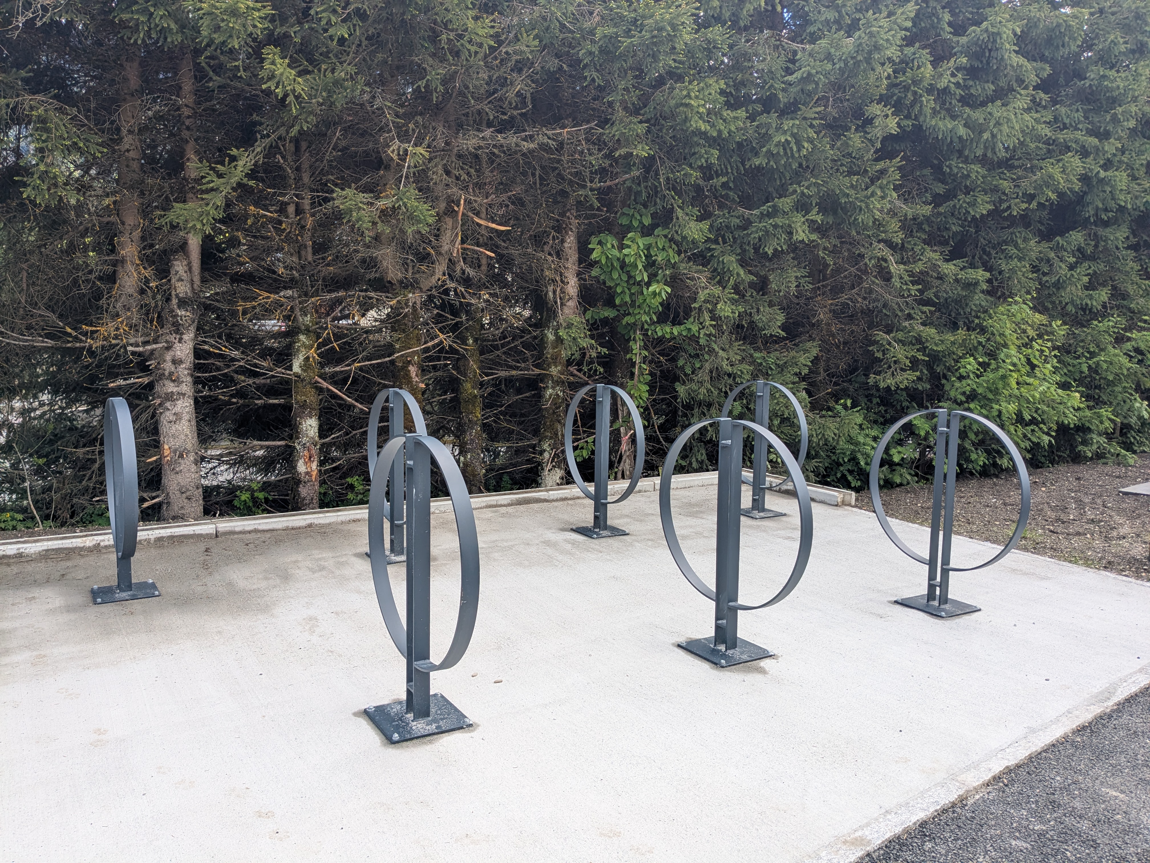 Arceaux à vélos installés sur le parking de l'Île en mai 2026 - Marie-Anaïs Lien