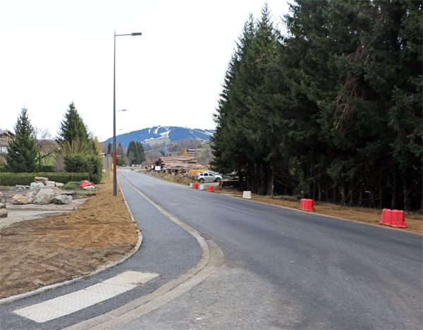 Trottoir le long de la RD1212