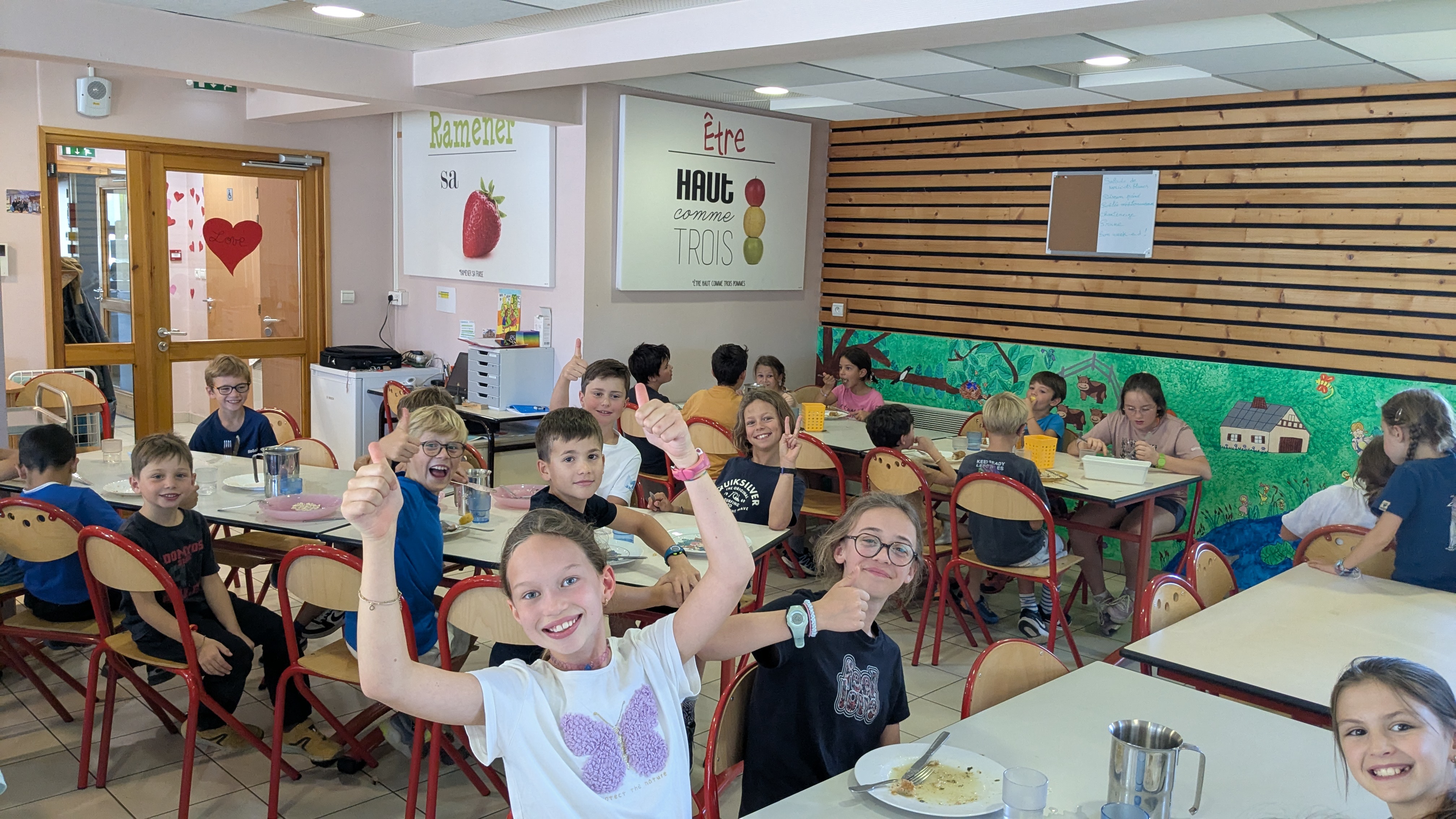 Cantine scolaire dans l'école élémentaire des Éterlous en septembre 2025 - Marie-Anaïs Lien