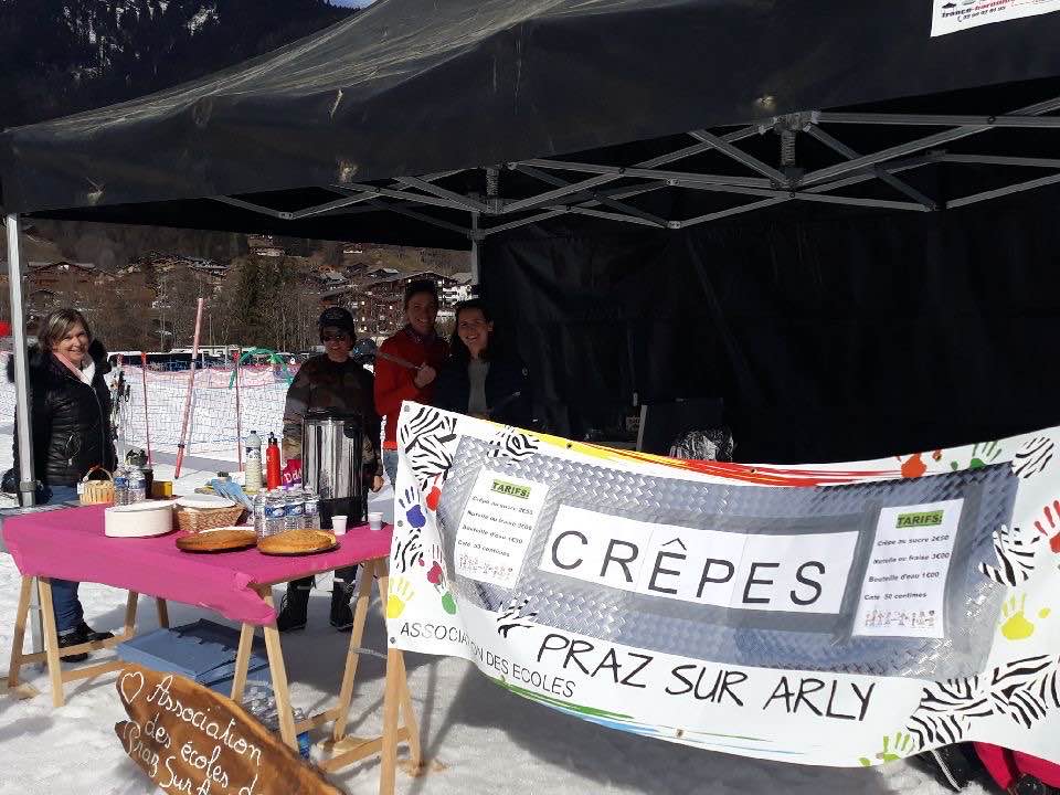 Vente de crêpes organisée par l'APE © APE