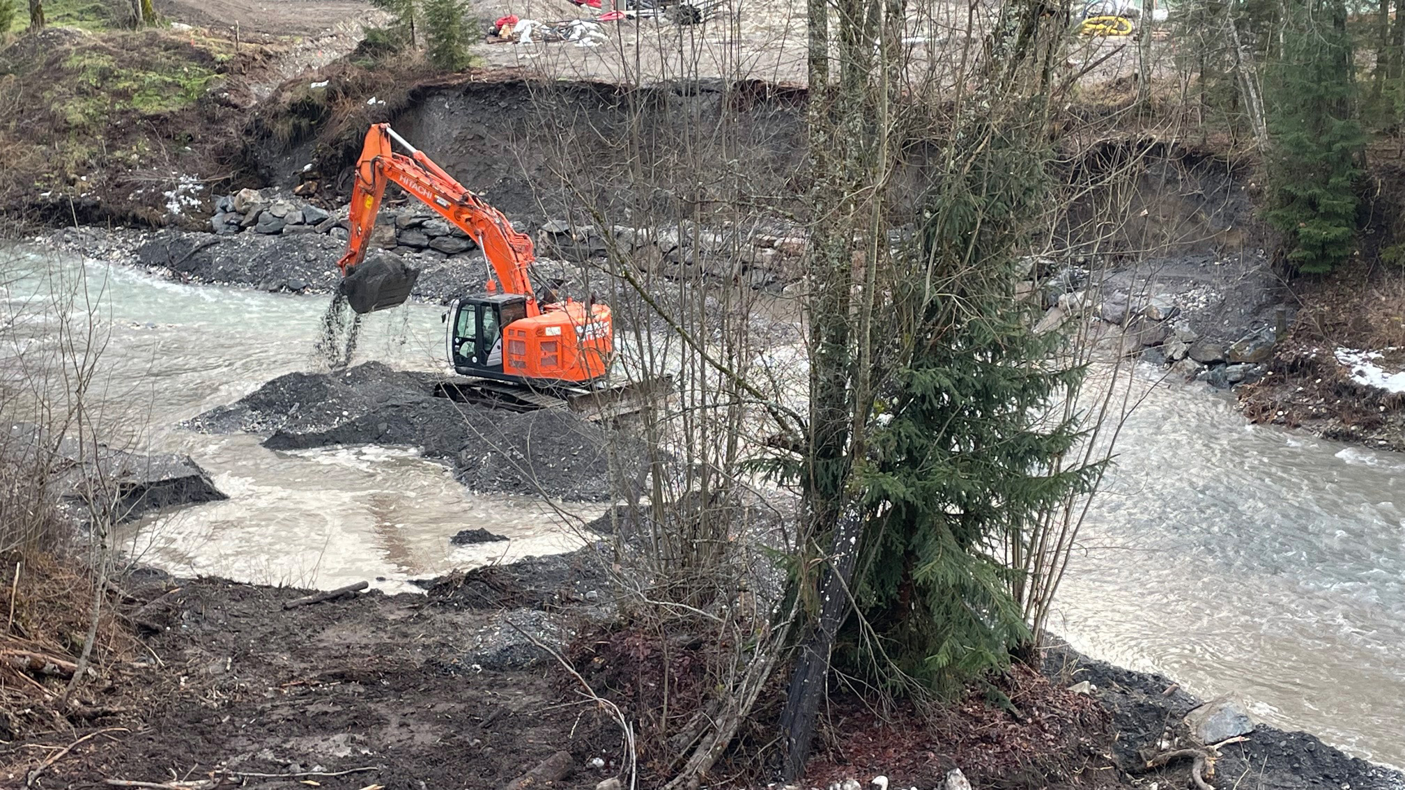 Réparation de la berge de l'Arly fin décembre.