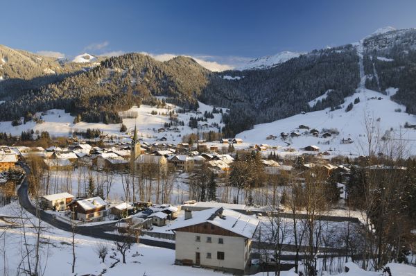 Le champ situé entre l'église et la route de la Tonnaz est propriété communale depuis une semaine.