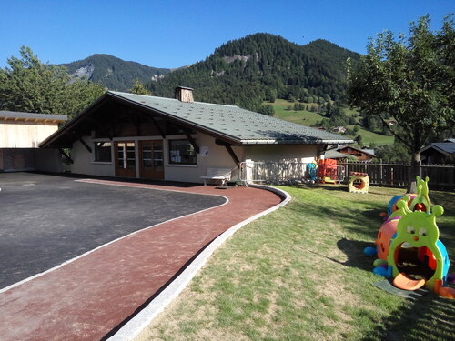 Cour de l'école Saint-Joseph de Praz-sur-Arly