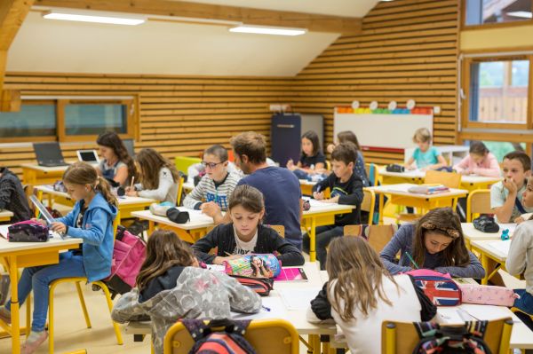 Les élèves à l'école des Éterlous