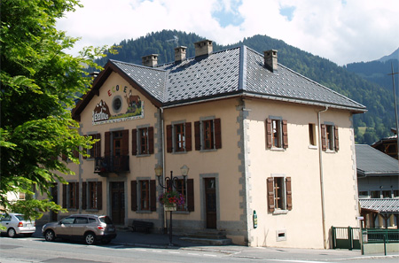 École des Éterlous le 2 septembre 2013 : nouveau toit