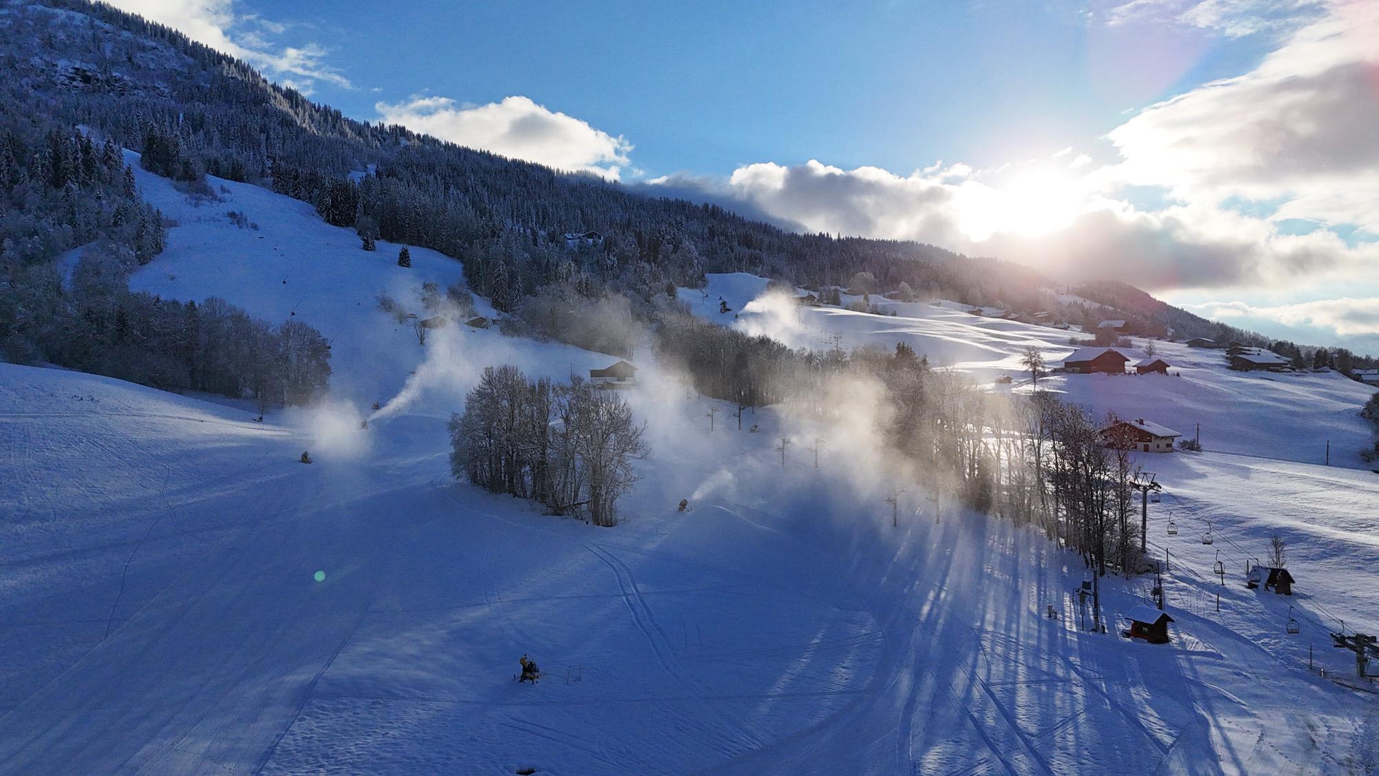 Enneigeurs à Praz-sur-Arly le 27 novembre