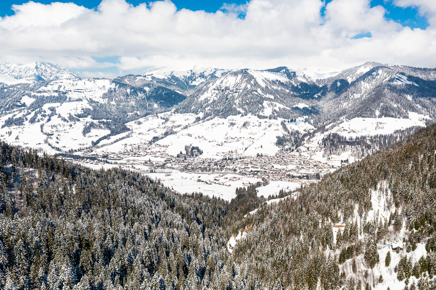 Le village de Praz sous la neige