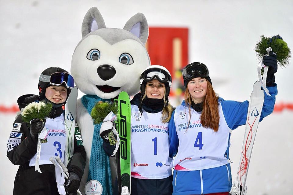 Lea Bouard remporte l'or en duel et l’argent en ski de bosse lors des Championnats du monde universitaires en Russie en mars 2019