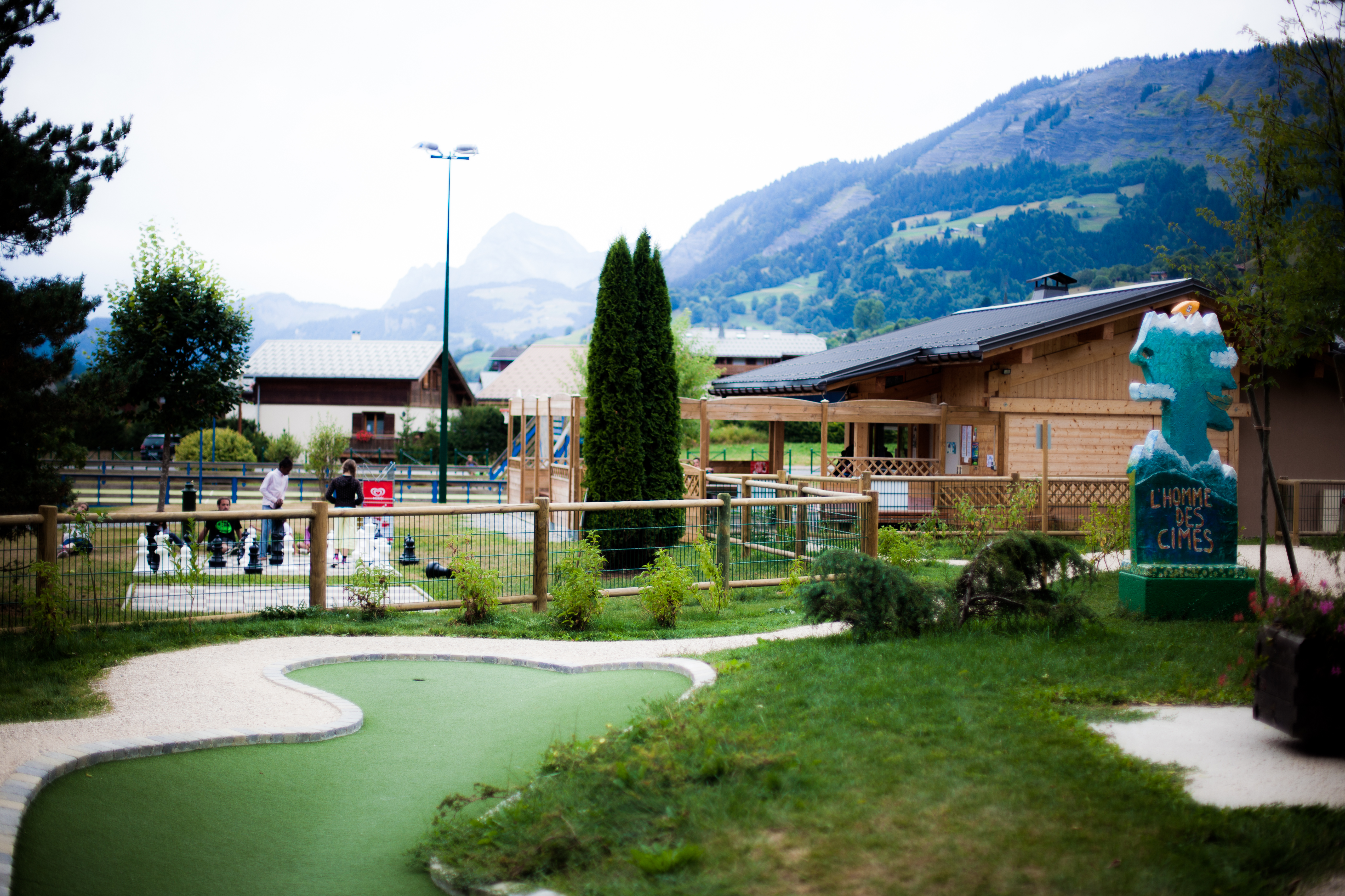 Mini golf, jeu d'échecs et Club House de la Plaine des Belles