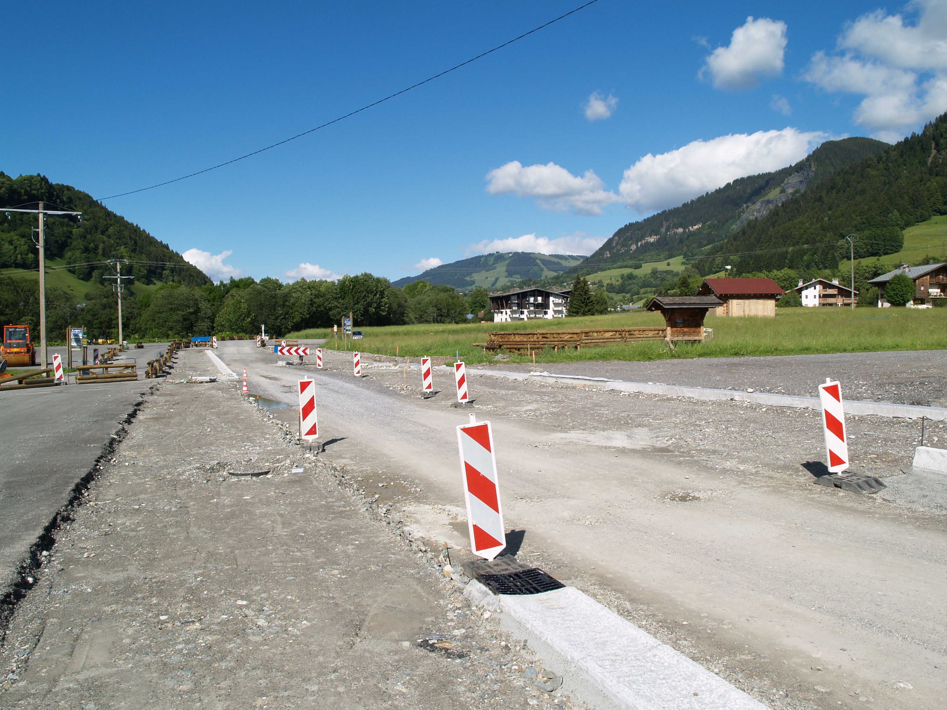 Enrobé de la nouvelle route de l'Arly en juin 2011