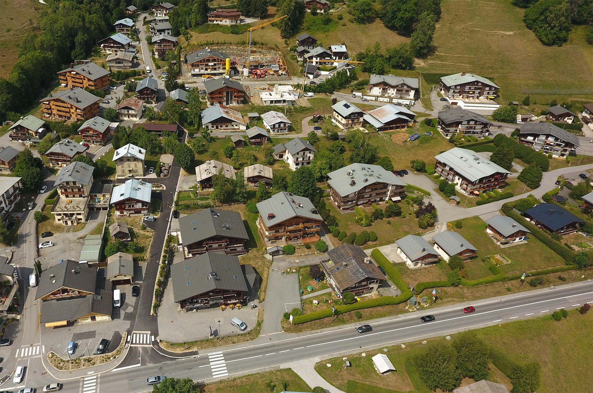 Vue sur la route de Rafort et l'allée du Mont-Blanc