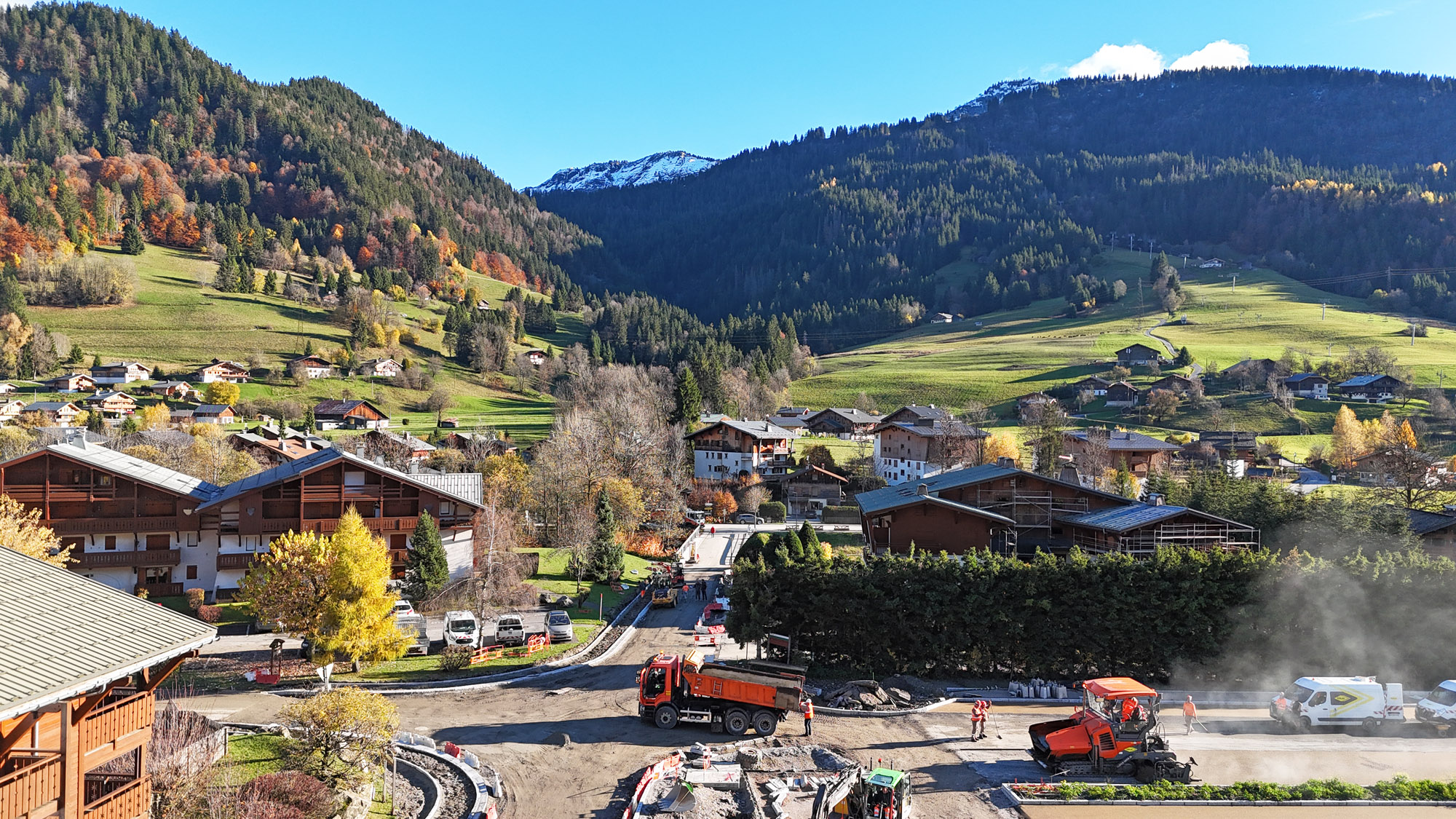 Travaux route des Varins entrée parking Ile