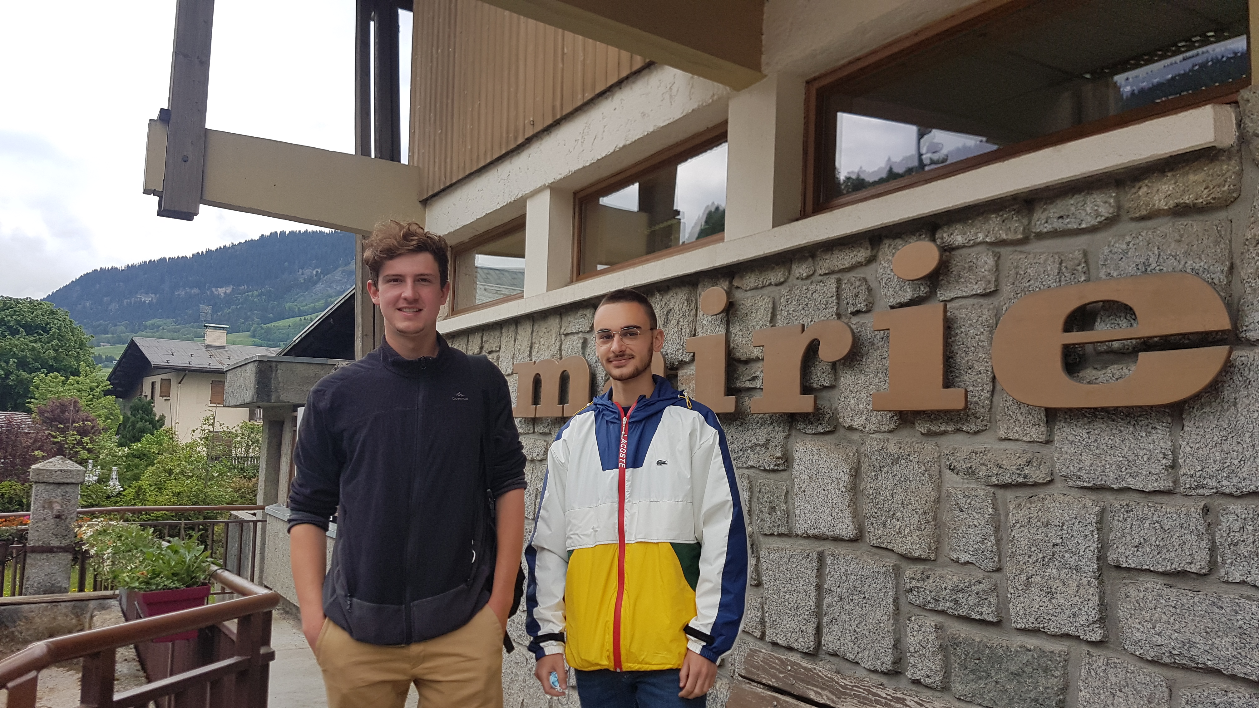 Le président de l’association, Hippolyte Lefebvre, et le premier guide à avoir adhéré, Axel
