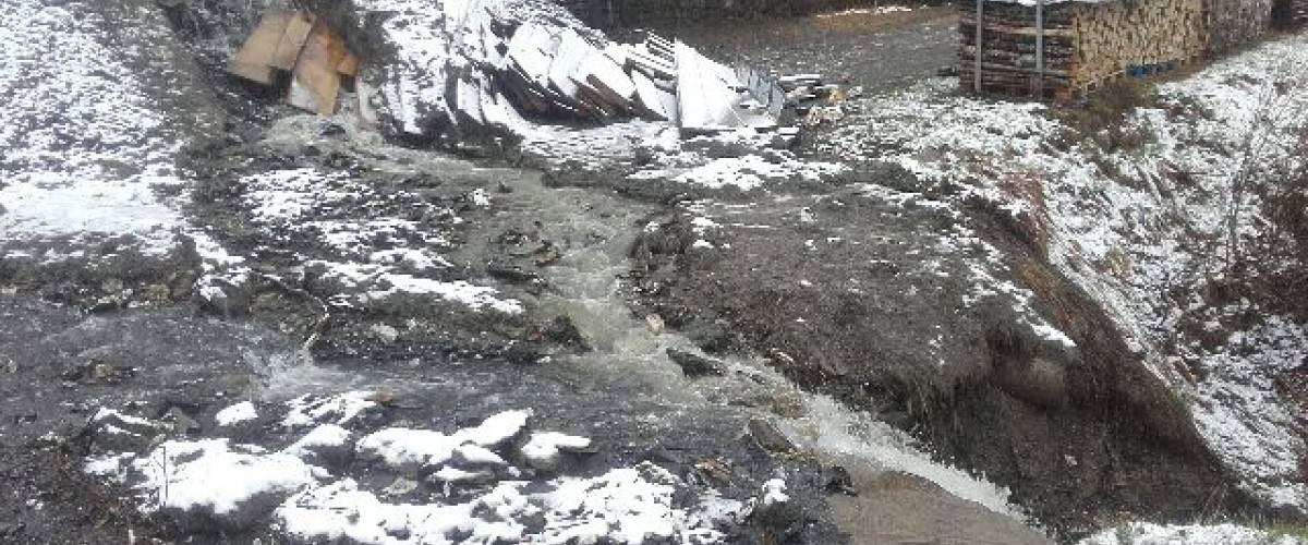 Route d'accès à Chevan coupée au niveau du Stiard