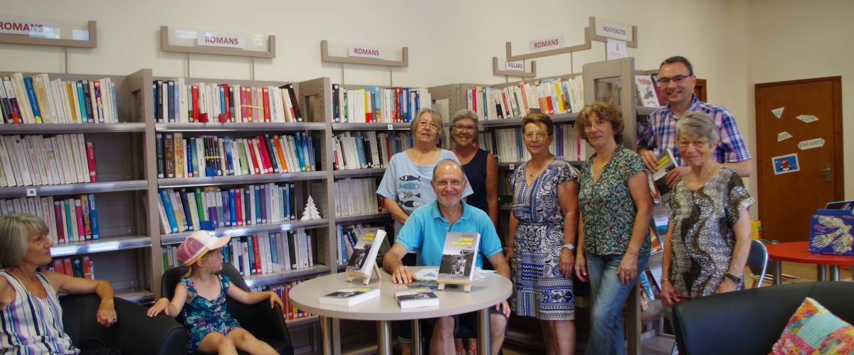 Séance de dédicace organisée dans les locaux de Biblio Praline, le 20 juillet 2022 © Sylvie Bessy