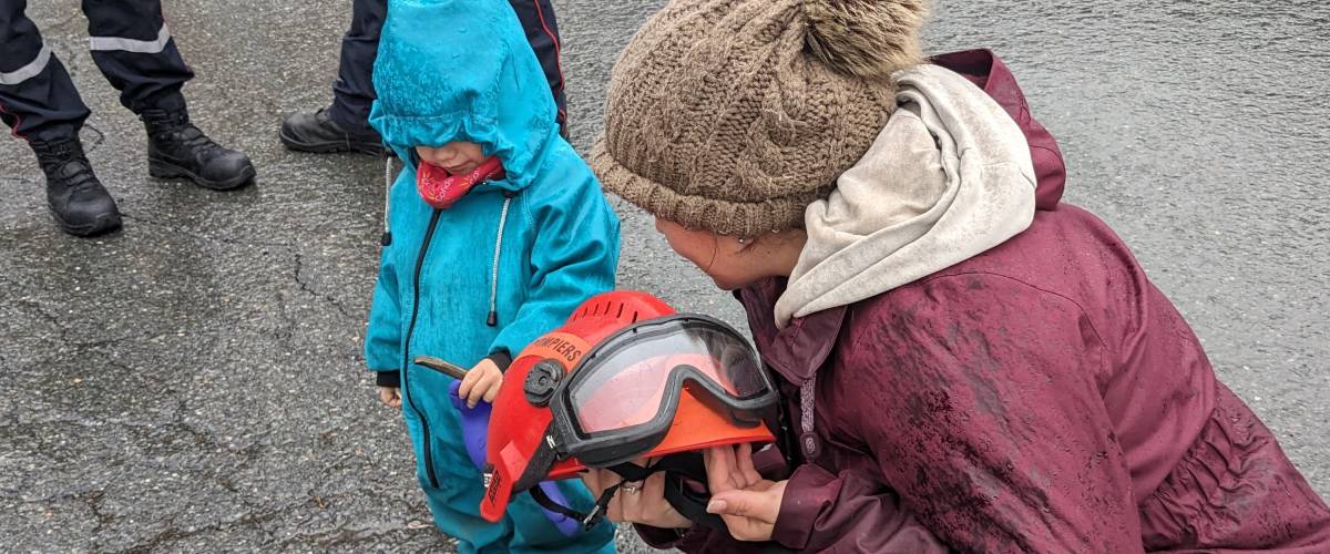 Sensibilisation des jeunes de la crèche Les Pralinous par les sapeurs-pompiers du lieutenant Vincent Burtin - Marie-Anaïs Lien