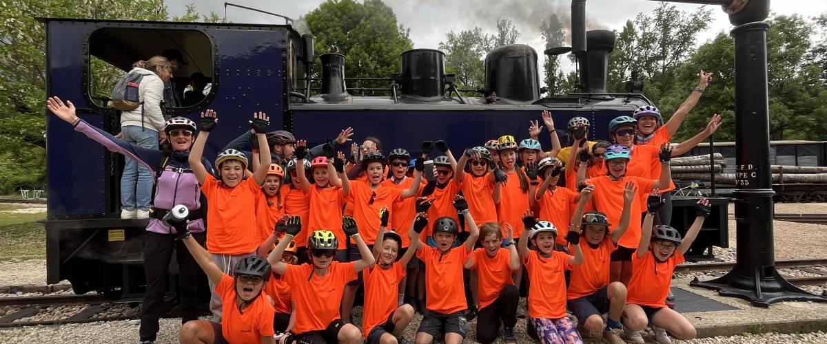Dans le cadre du dispositif « Savoir Rouler à Vélo », les élèves de CM1/CM2 ont voyagé en Ardèche en mai 2024. © Lise Galavielle